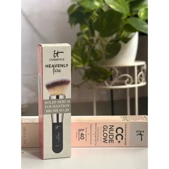 IT cosmetics BUNDLE fair beige foundation with serum brush - Picture 4 of 5